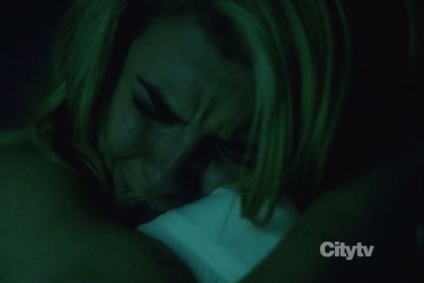 Titulky k 666 Park Avenue S01E05 - A Crowd of Demons