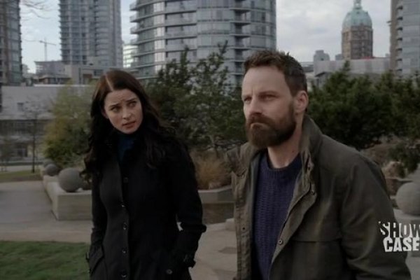 Titulky k Continuum S03E09 - Minute of Silence