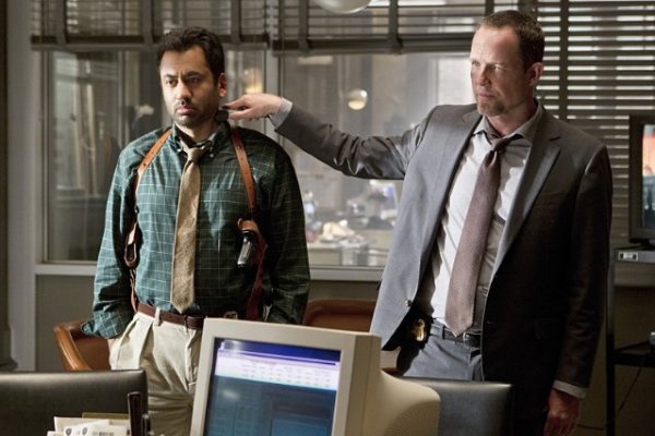 Titulky k Battle Creek S01E01 - The Battle Creek Way