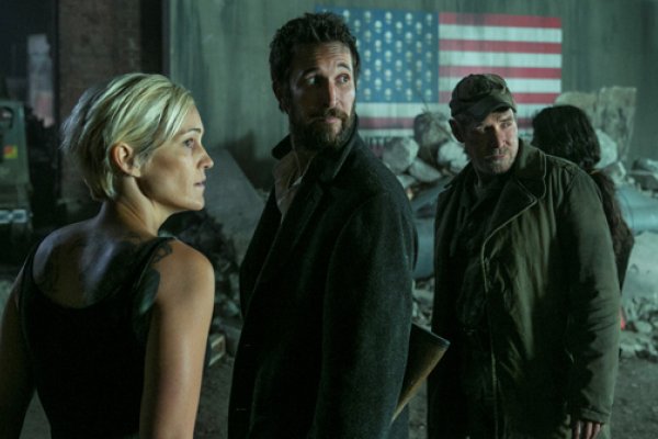 Titulky k Falling Skies S03E04 - At All Costs