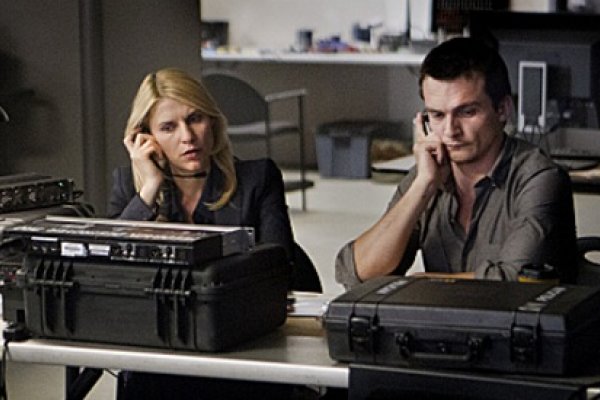 Titulky k Homeland S02E04 - New Car Smell