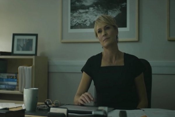 Titulky k House of Cards S01E10 - Chapter 10