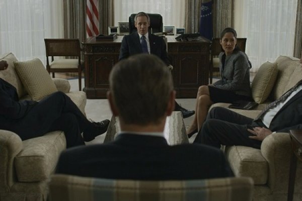 Titulky k House of Cards S02E01 - Chapter 14