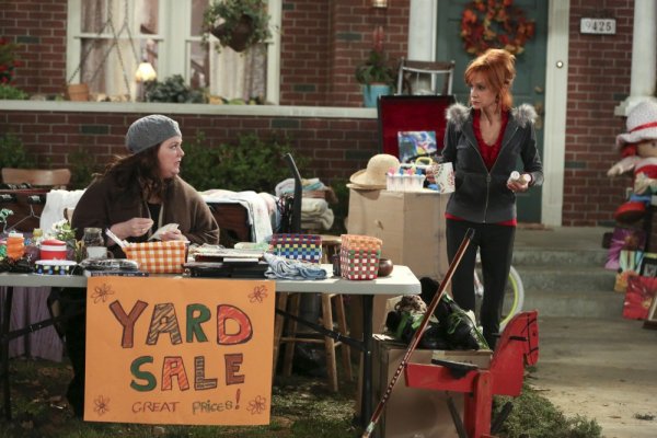 Titulky k Mike and Molly S03E06 - Yard Sale