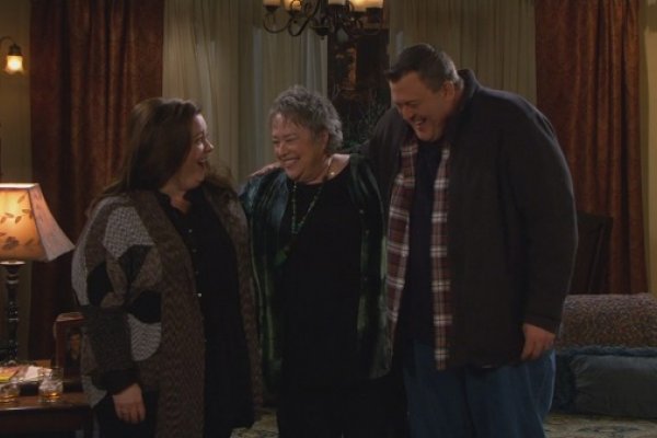 Titulky k Mike and Molly S04E15 - Three Girls and an Urn