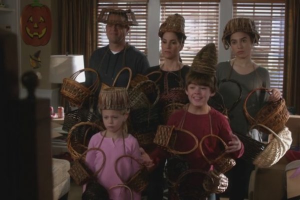 Titulky k The Neighbors S02E05 - Challoweenukah