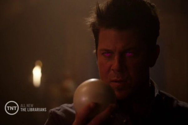 Titulky k The Librarians S01E05 - And the Apple of Discord