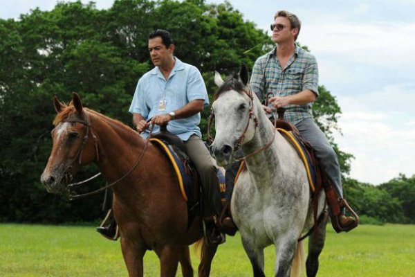 Titulky k The Glades S04E12 - Happy Trails