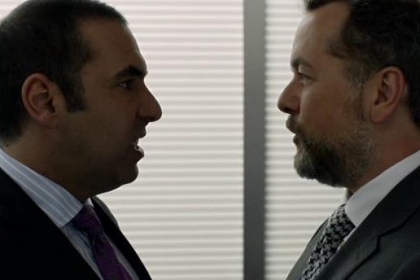 Titulky k Suits S02E14 - He’s Back