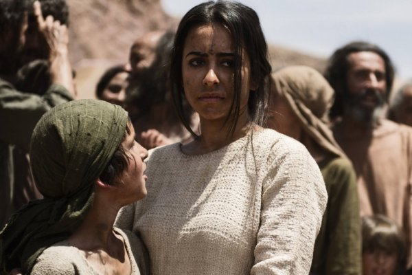 Titulky k The Bible S01E01 - In the Beginning