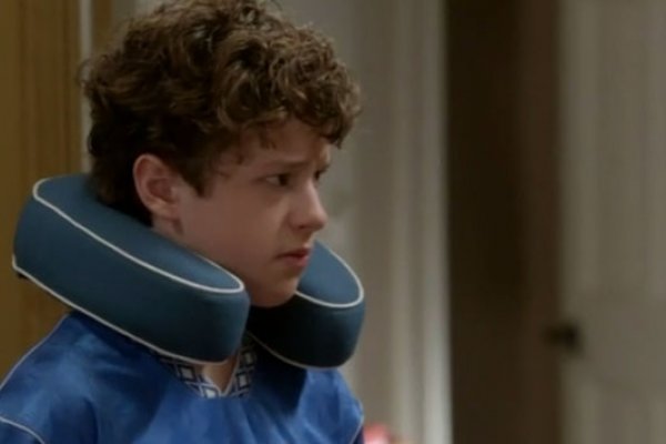 Titulky k Modern Family S05E04 - Farm Strong