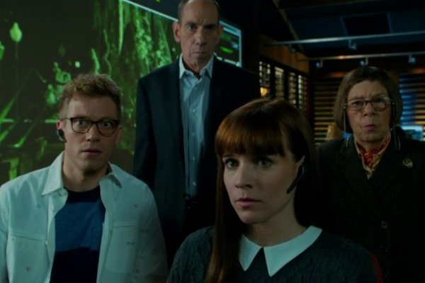 Titulky k NCIS: Los Angeles S06E13 - In the Line of Duty