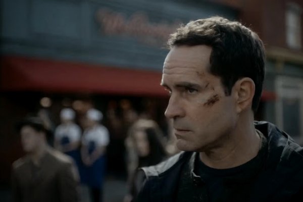 Titulky k Wayward Pines S02E01 - Enemy Lines