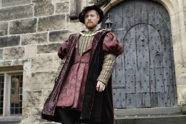 Titulky k Henry VIII and His Six Wives S01E01 - Katherine of Aragon