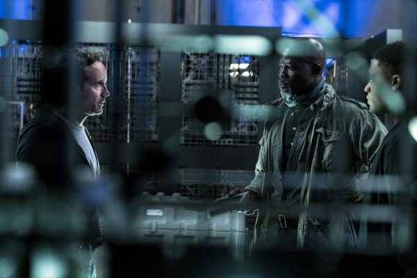 Titulky k Wayward Pines S02E10 - Bedtime Story