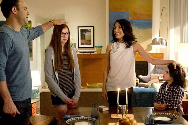 Titulky k Girlfriends' Guide to Divorce S01E02 - Rule #174: Never Trust Anyone Who Charges by the Hour
