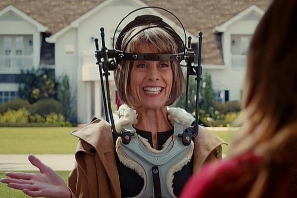Titulky k American Housewife S01E06 - The Blow-Up