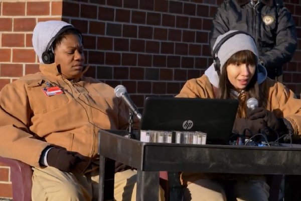 Titulky k Orange Is the New Black S06E13 - Be Free