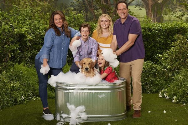 Titulky k American Housewife S03E01 - Mom Guilt