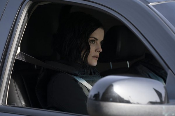 Titulky k Blindspot S04E15 - Frequently Recurring Struggle for Existence