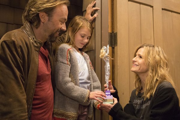 Titulky k Ten Days in the Valley S01E01 - Day 1: Fade In