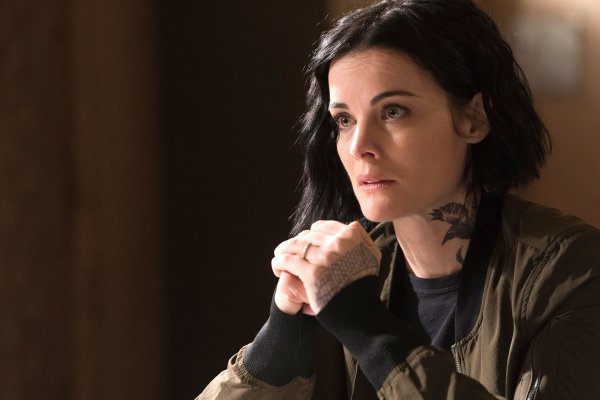 Titulky k Blindspot S04E17 - The Night of the Dying Breath