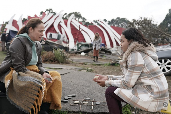 Titulky k La Brea S01E09 - Father and Son